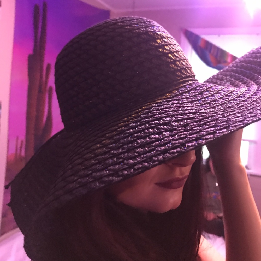 Floppy witch hat